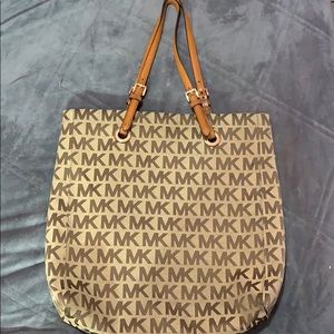 A Michael coors Hand bag